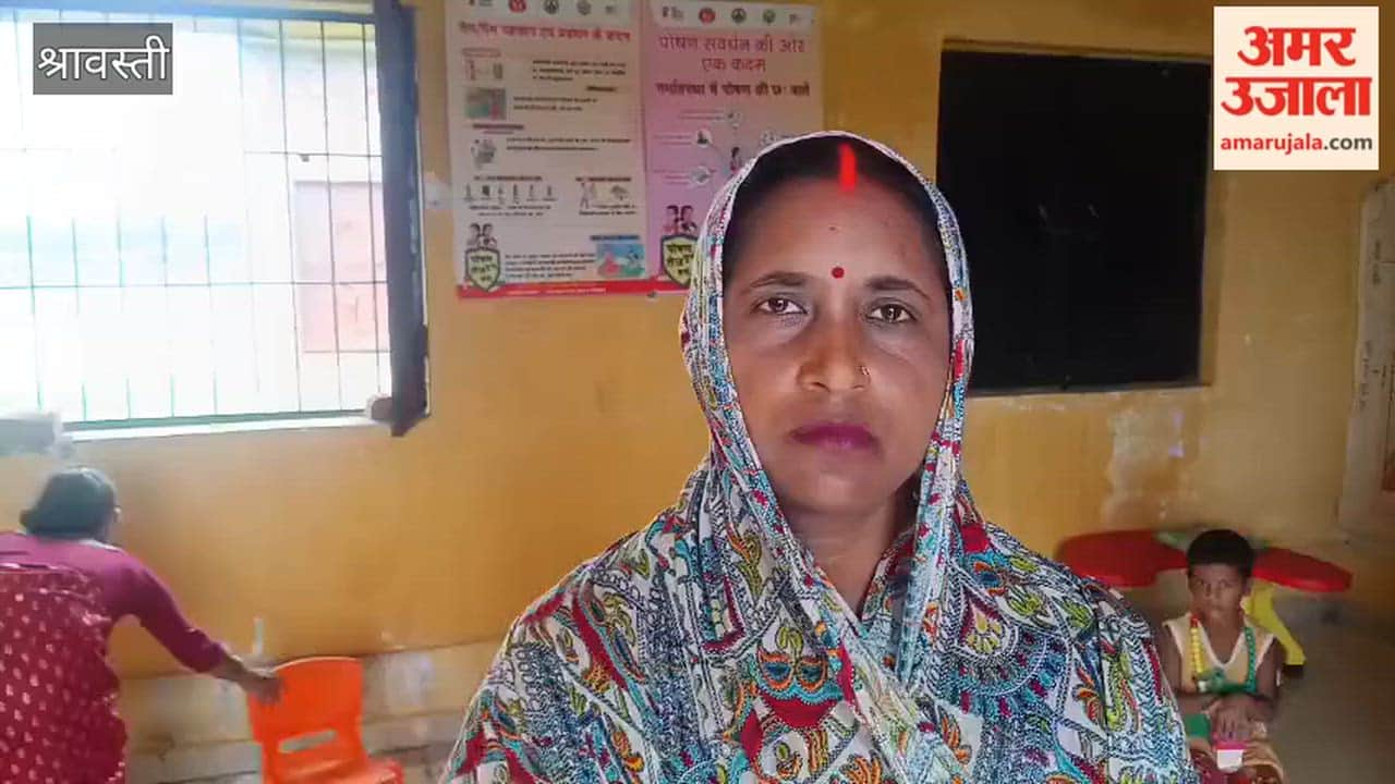 श्रावस्ती: आंगनबाड़ी केंद्र के आसपास गंदगी की भरमार, शौचालय बदहाल