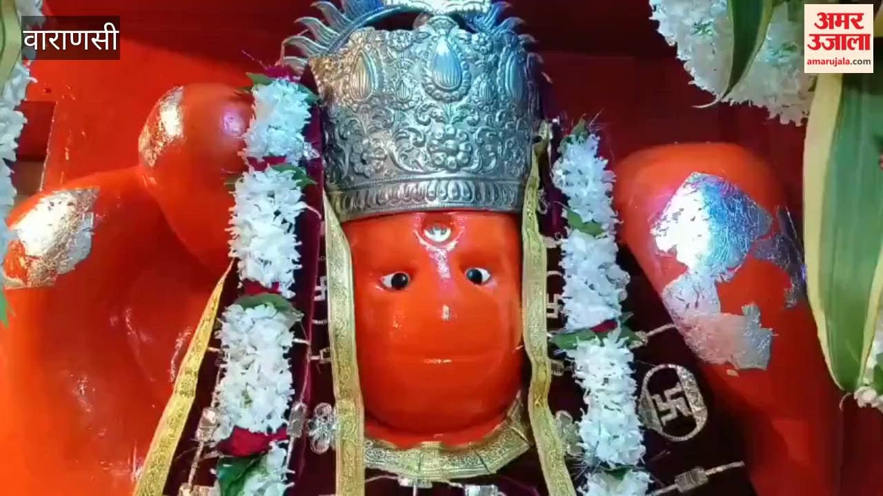 Adornment of deity followed by distribution of kheer phalahar tradition of service
