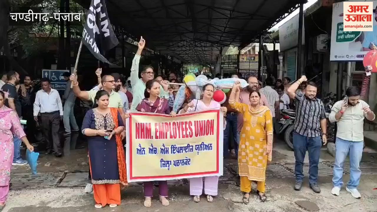 Health workers in Pathankot protested over their demands