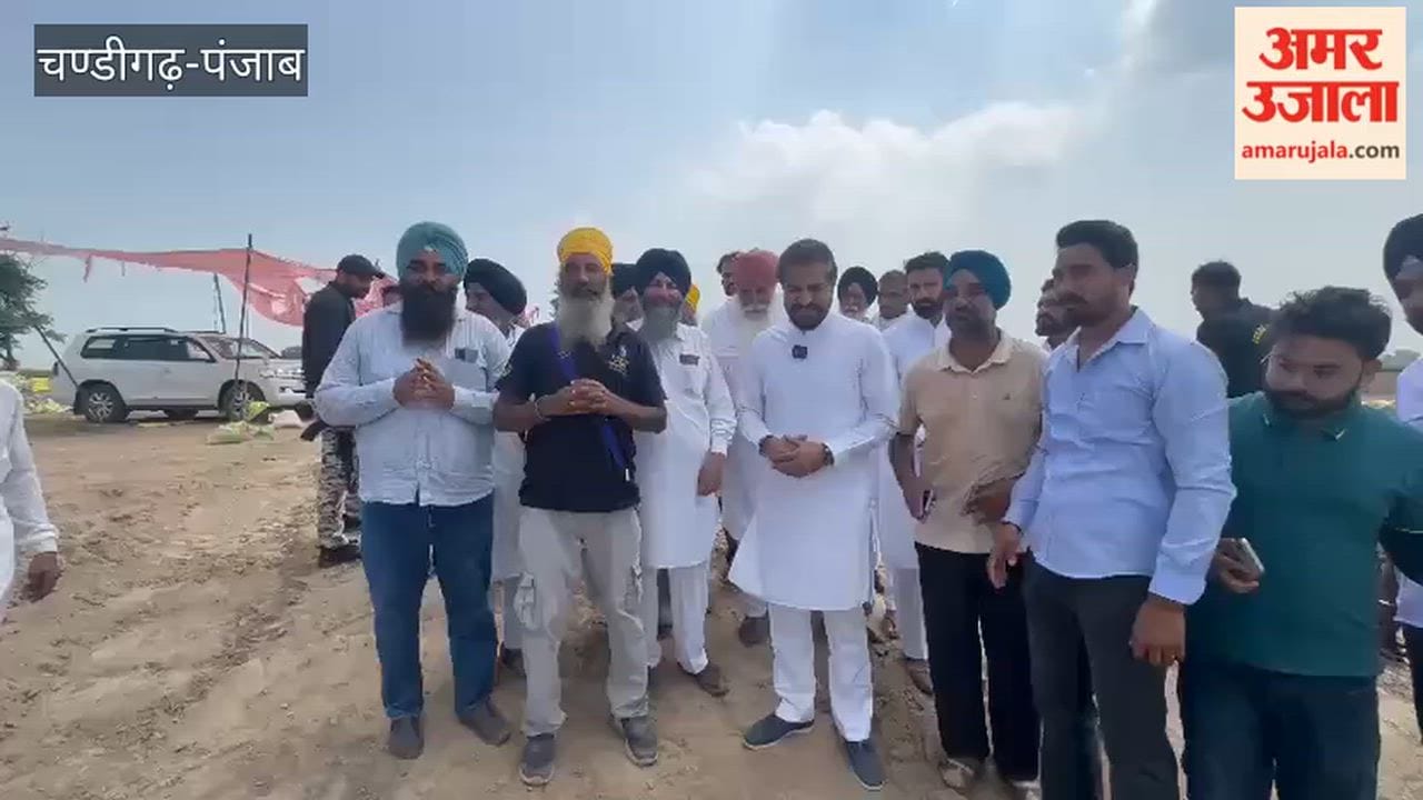 BJP leader Hira Sodhi contributed one lakh rupees to set up a *nocha* (temporary shelter/stall) on the banks of the Sutlej River at Basti Ram Lal, near the Hussainiwala border.