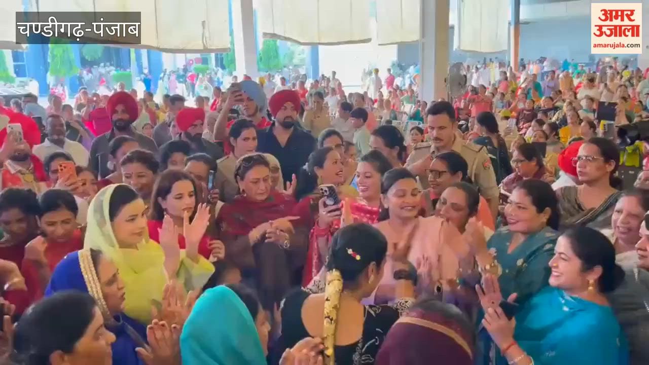 women thronged the Teej fair