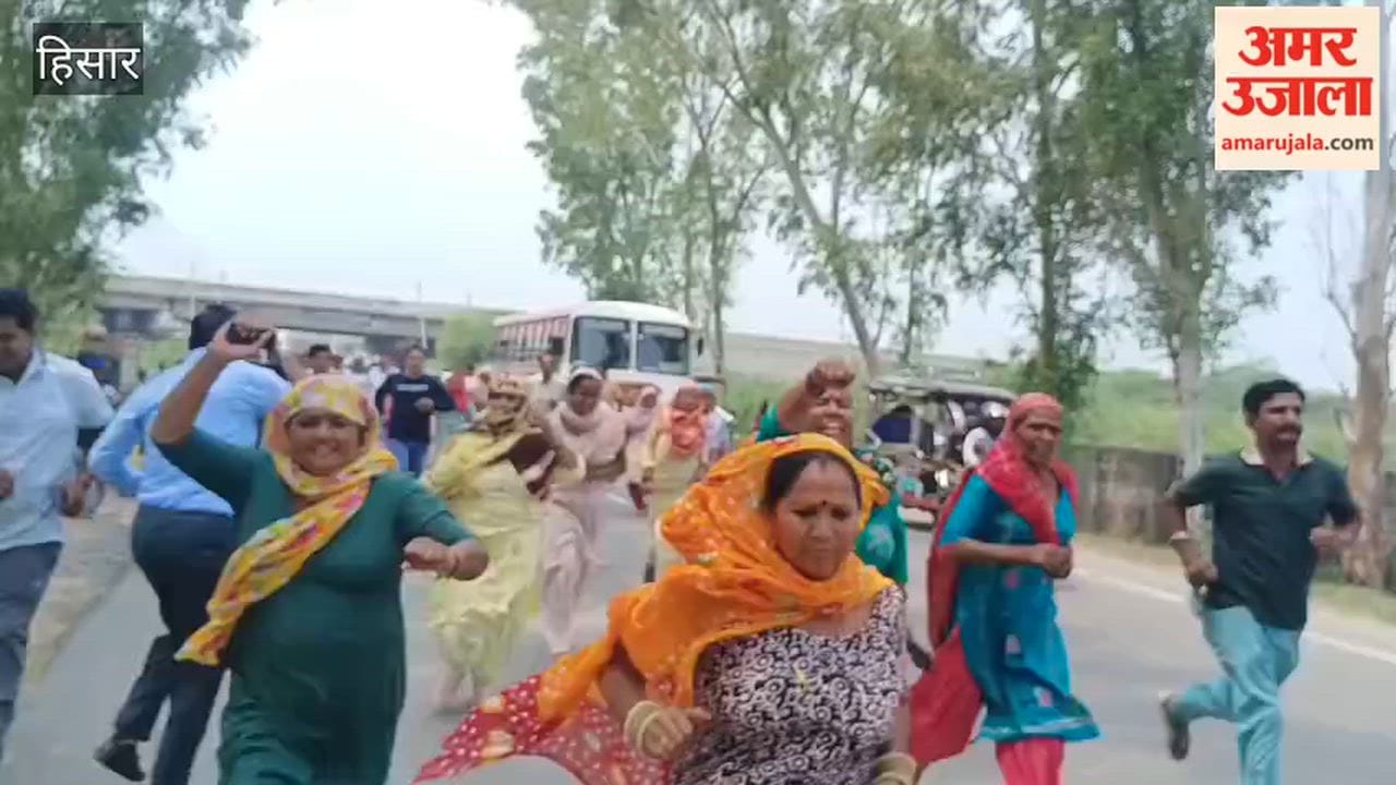 Standoff between administration and striking sanitation workers in Hansi; 20 detained.