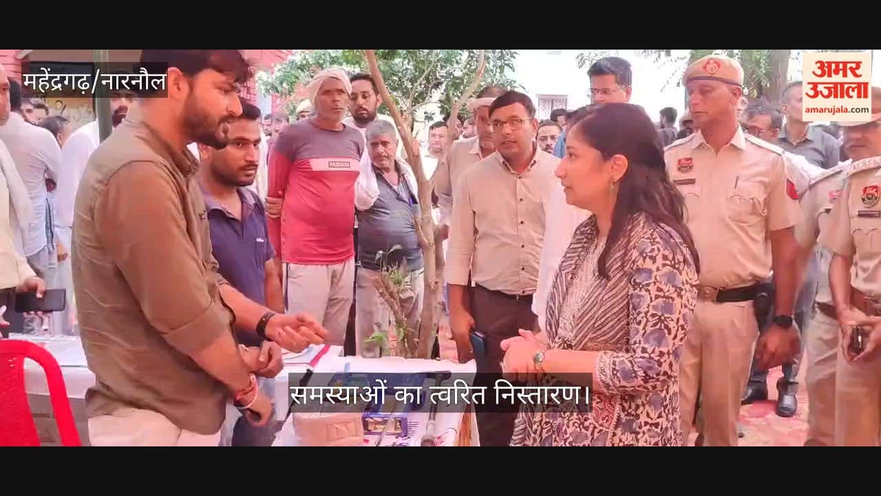 'Night Halt' program organized at Daungli under the chairmanship of Narnaul DC Anupama Anjali.