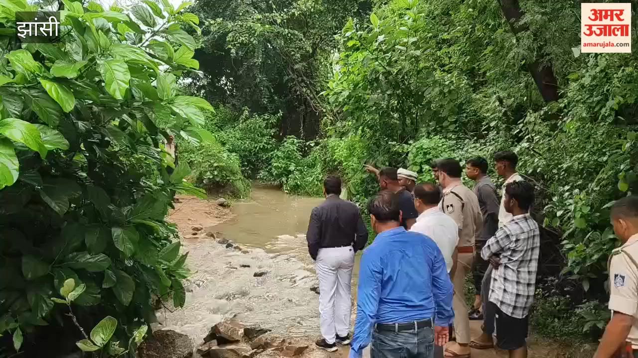 An eight-year-old girl was swept away while crossing a drain in Niwari.