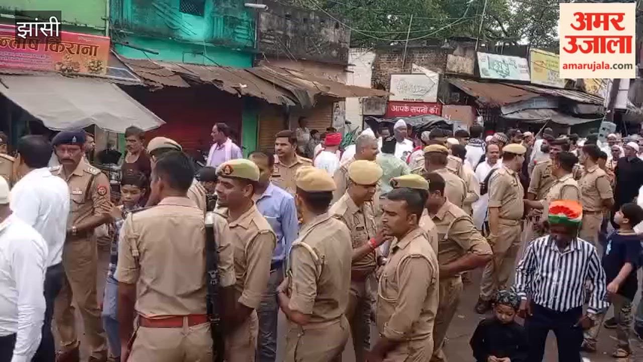 Grand Eid-e-Milad-un-Nabi procession taken out from Subhasganj; Tricolours waved.