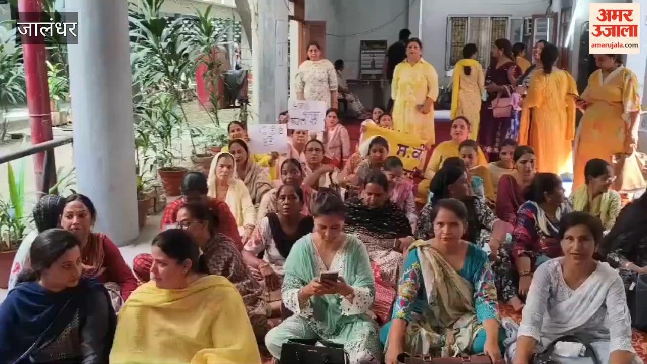 Employees of 52 government departments on strike; massive protest outside the DC office in Jalandhar.