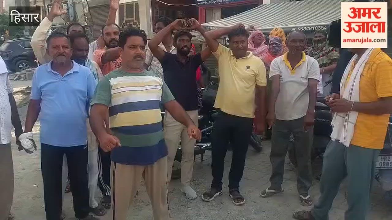 standoff has once again arisen between the administration and sanitation workers in Hansi