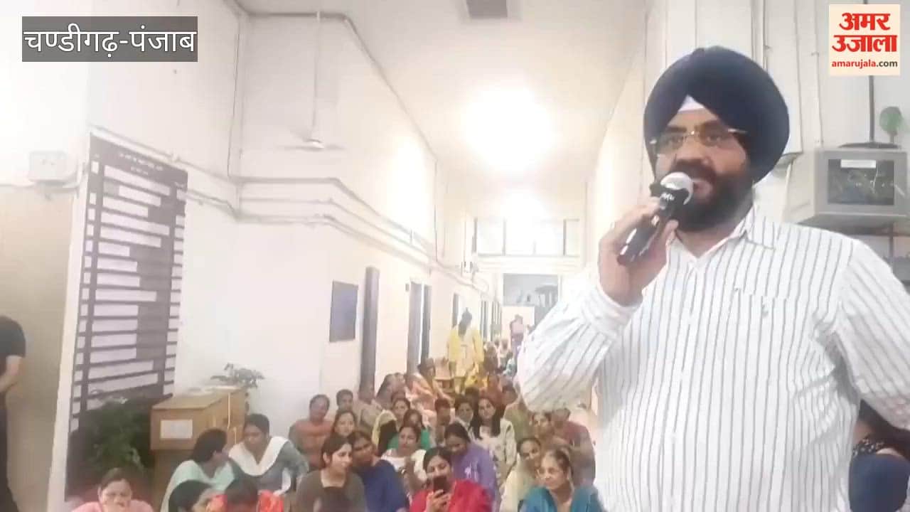 Employees at the Punjab Secretariat went on strike.