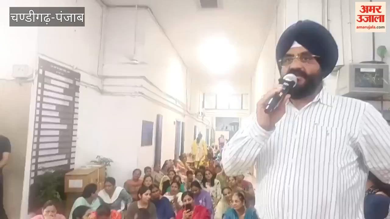 Employees at the Punjab Secretariat went on strike.