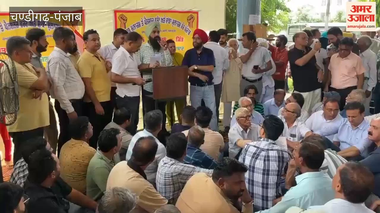 Employees and pensioners stage a massive protest at the Pathankot bus stand over their demands.