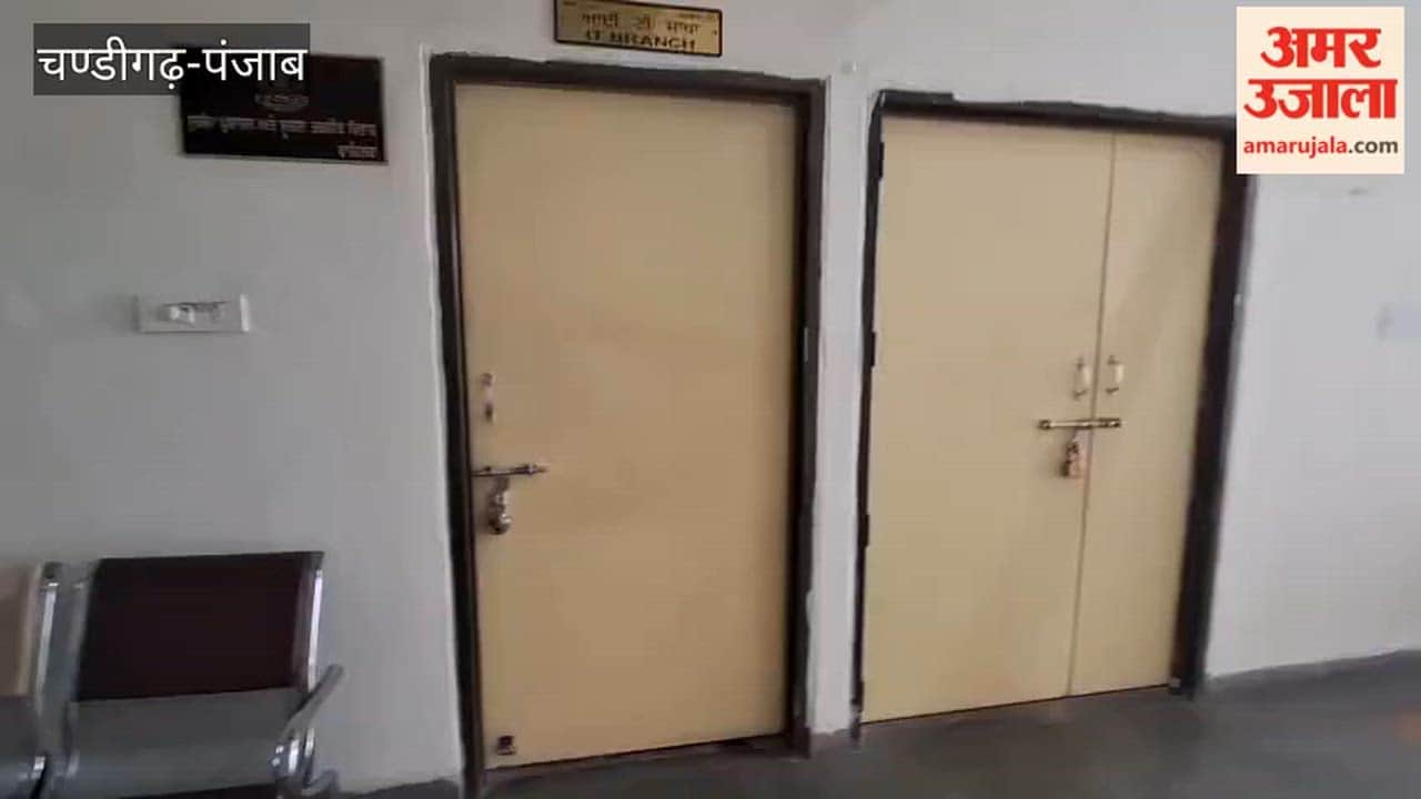 Government employees on strike in Fazilka; all offices closed, people facing inconvenience.