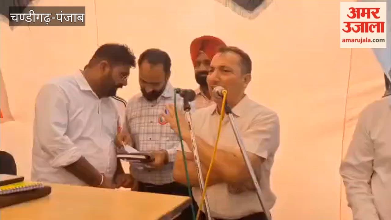 Employees staged a massive protest outside the DC office in Fazilka over their demands.