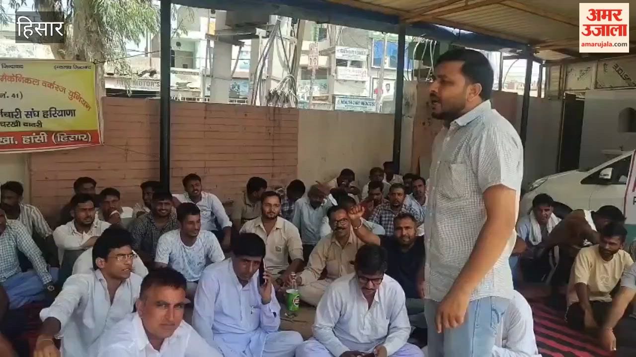 PWD B&R employees stage symbolic protest in Hansi; express resentment over work procedures