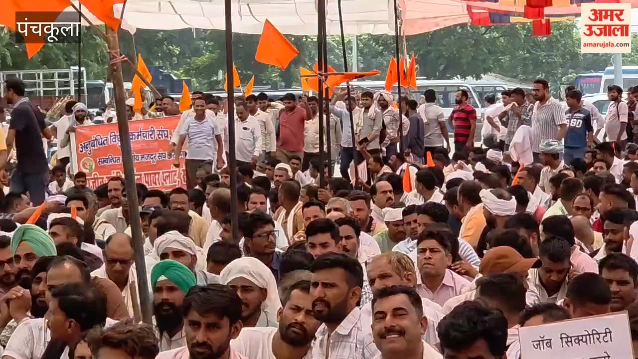 Electricity department employees staged a protest against the government at the protest site in Sector 5, Panchkula.