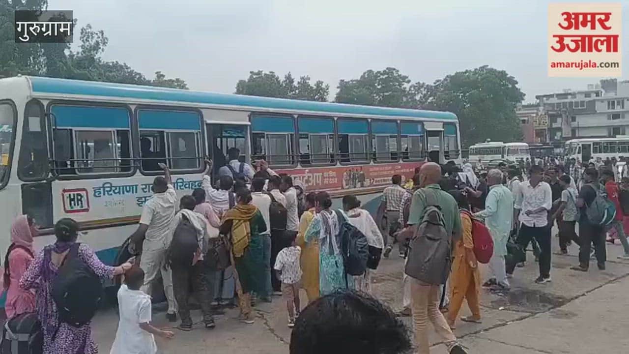 Gurugram Crowds of commuters and women rush to their homes on occasion of Raksha Bandhan festival
