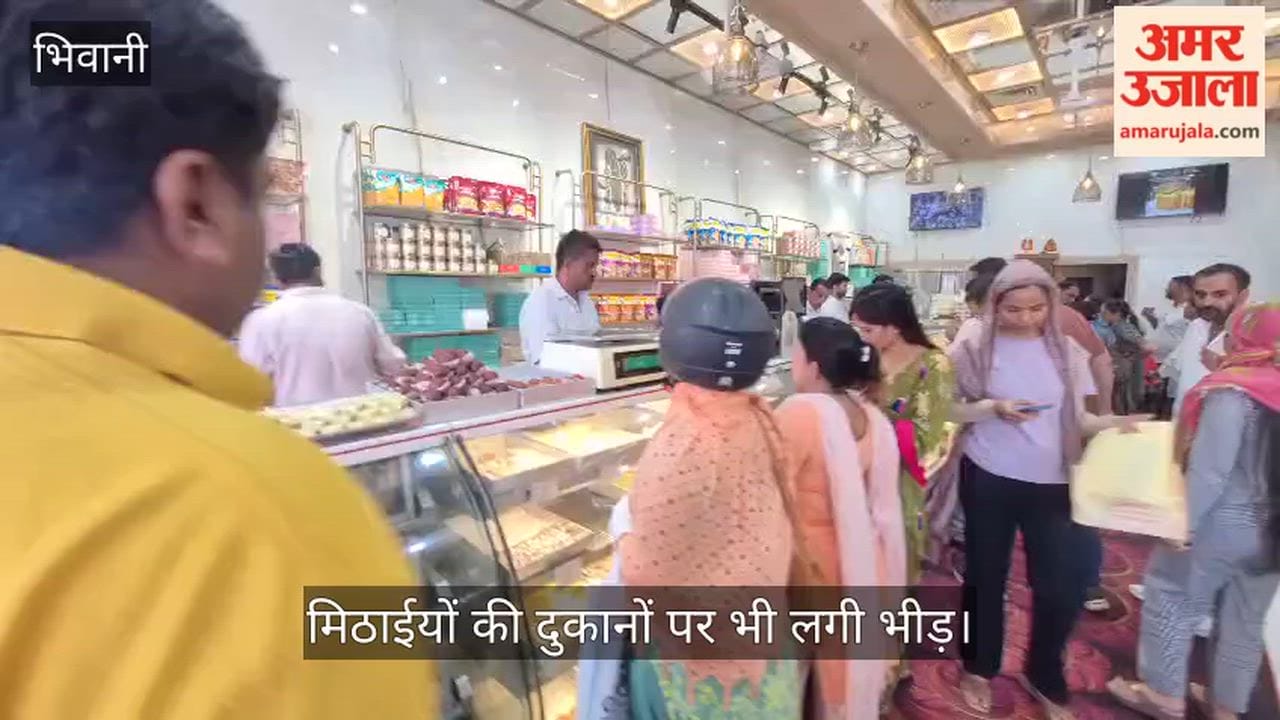 Bhiwani markets bustle for Raksha Bandhan; crowds of sisters throng to buy Rakhis.