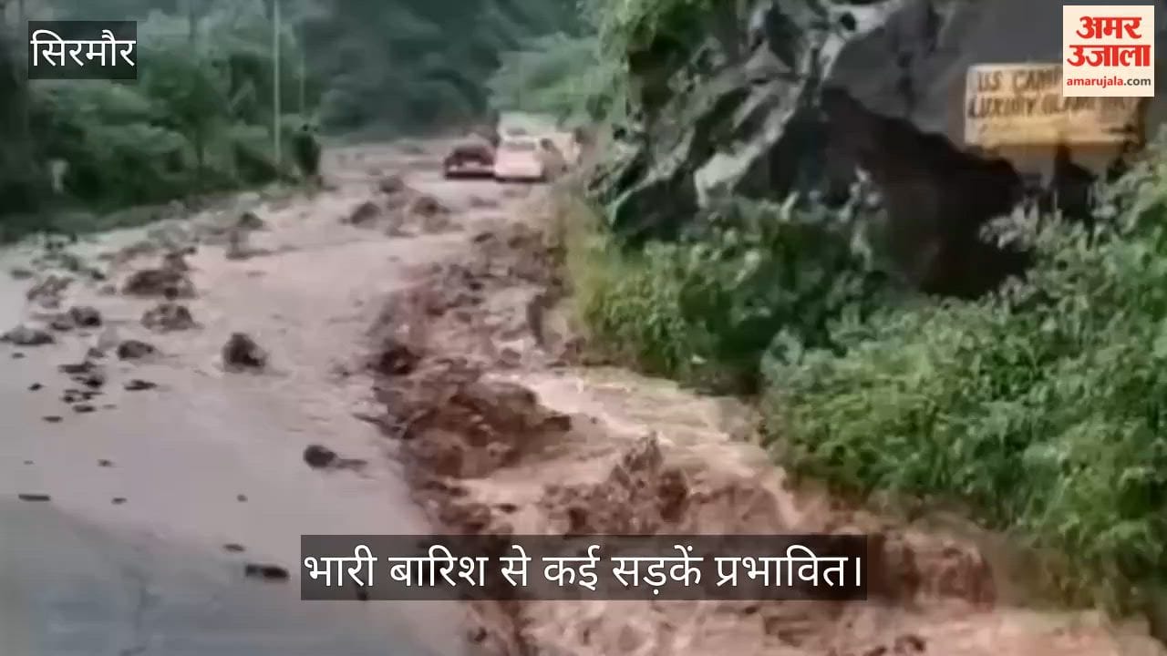 Sirmaur: Several roads affected by heavy rain; debris accumulated on the Nahan-Kumarhatti NH at Chabahan.