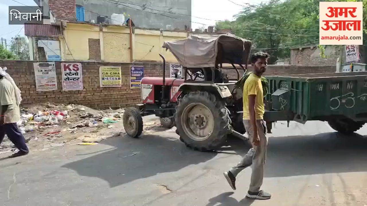 Garbage was cleared from the city's main waste collection points in Bhiwani under police protection.