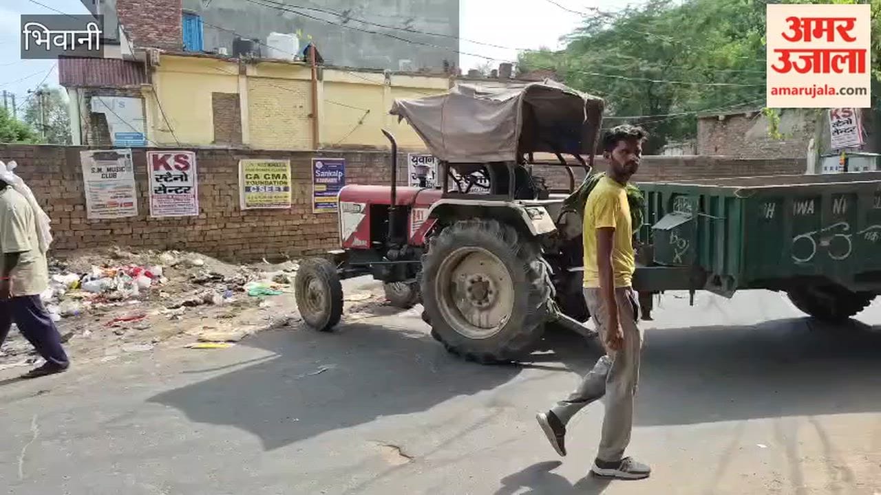Garbage was cleared from the city's main waste collection points in Bhiwani under police protection.