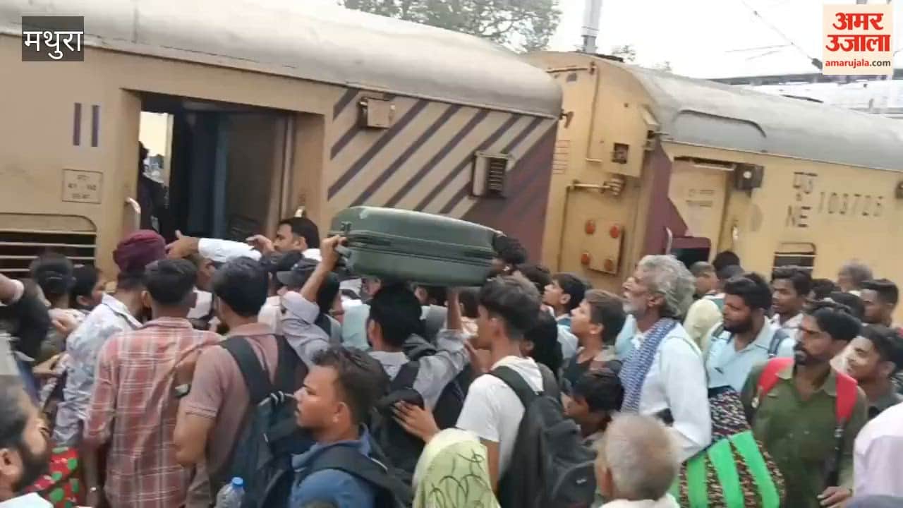 Crowd of sisters at railway station on Raksha Bandhan in mathura