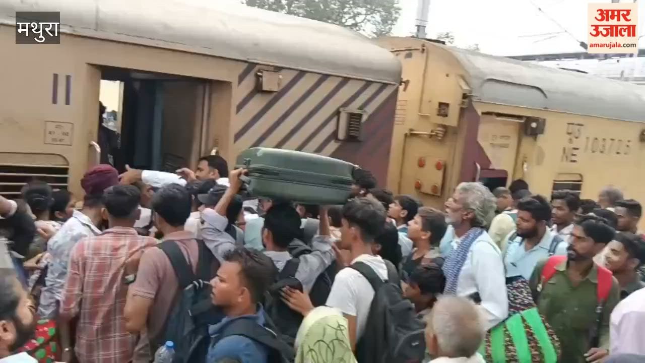 Crowd of sisters at railway station on Raksha Bandhan in mathura