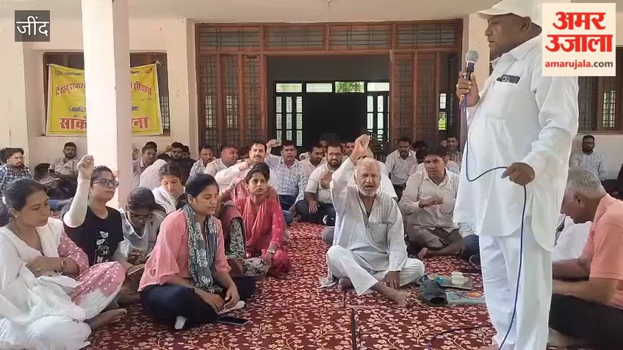 Jind: Strike continues at the Patwar Bhawan; Patwaris did not return to work despite notices; over 100 people returned empty-handed.