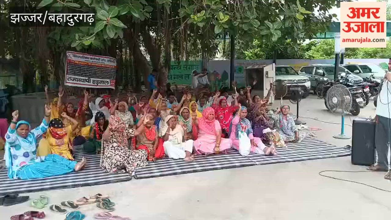 Jhajjar sanitation workers' strike continued for the 22nd day; garbage piled up on the streets again.