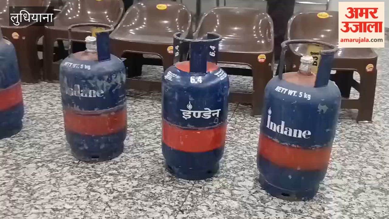 In Ludhiana, Rakesh Jain, founder of the Bhagwan Mahavir Seva Sansthan, distributed gas cylinders to 11 families on his son's birthday.