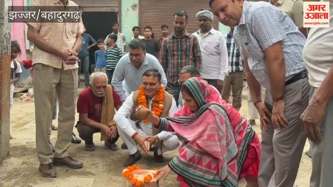 In Bahadurgarh, MLA Rajesh Joon and Chairperson Saroj Rathi inaugurated the construction work of roads and streets