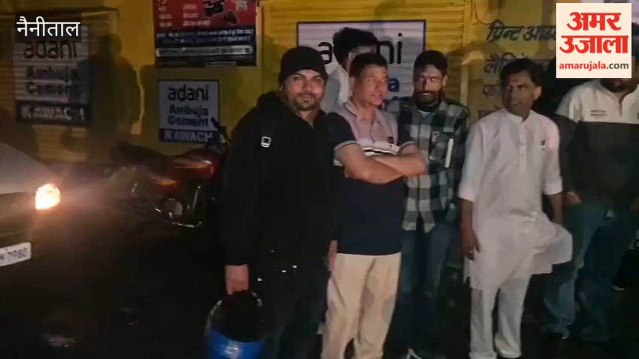 As soon as the liquor shop opened, angry women got it closed in nainital