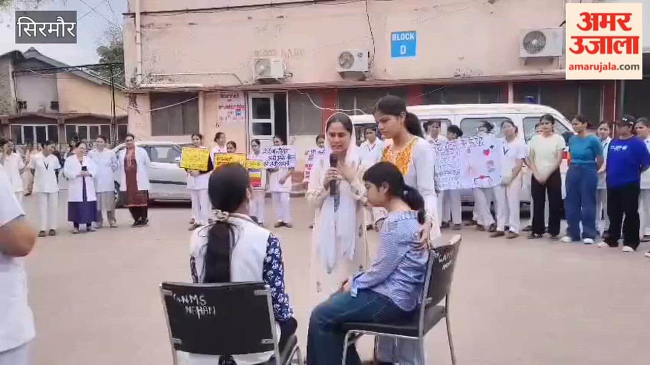 Sirmour: Nursing students gave the message of de-addiction through street drama and speech.