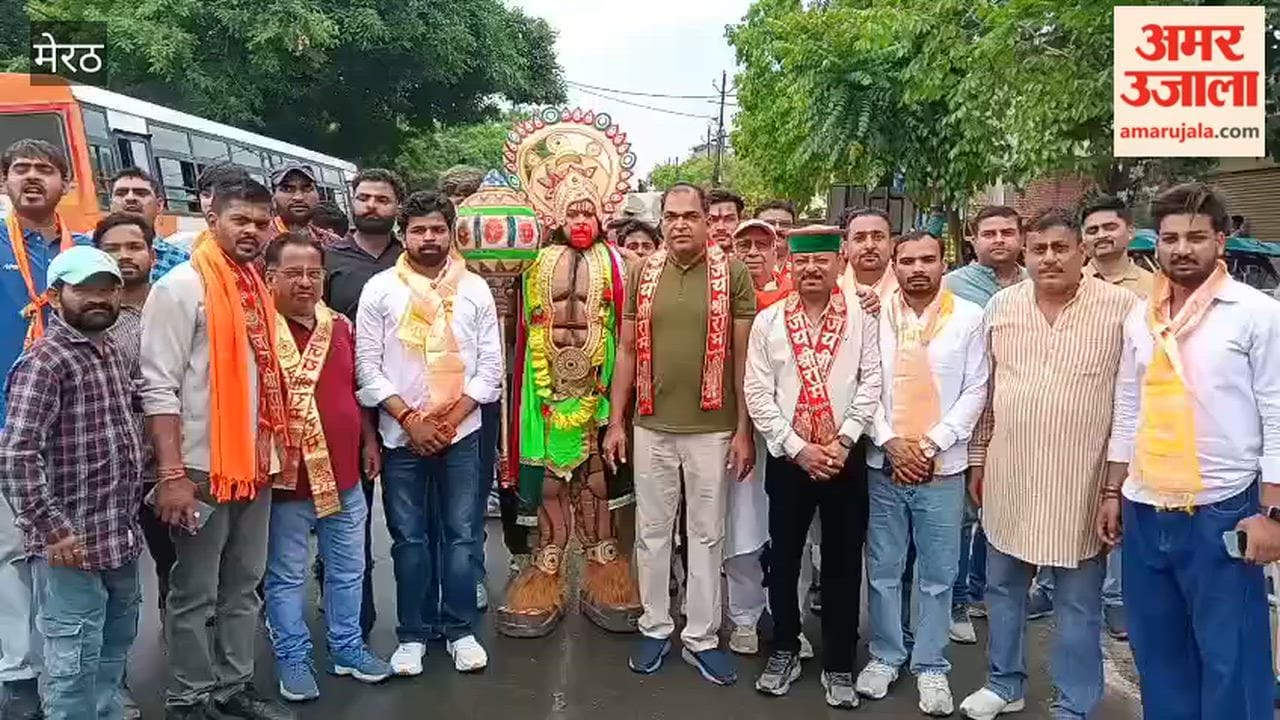 A grand procession set out from Mawana on the occasion of Hanuman Janmotsav.