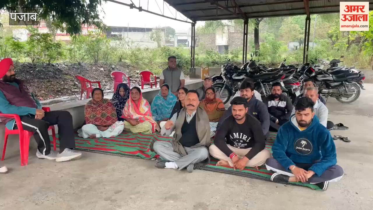 In Pathankot, the Barrage Ousti Sangharsh Committee submitted a memorandum to the SDM of Dharkalan.