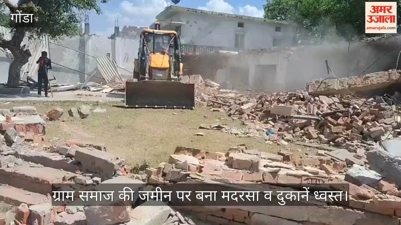 गोंडा में ग्राम समाज की जमीन पर बना मदरसा व दुकानें ध्वस्त