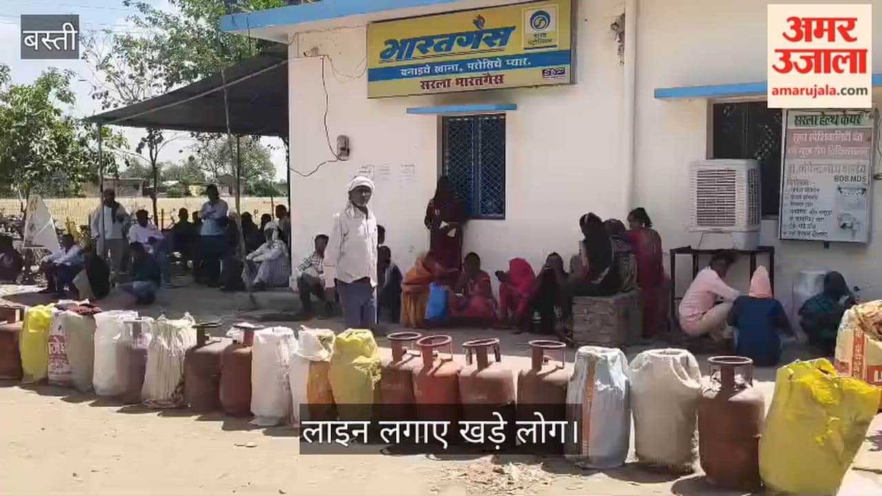 Consumers lined up to collect gas cylinders; upon the agency opening, they were left disappointed as no gas was available.