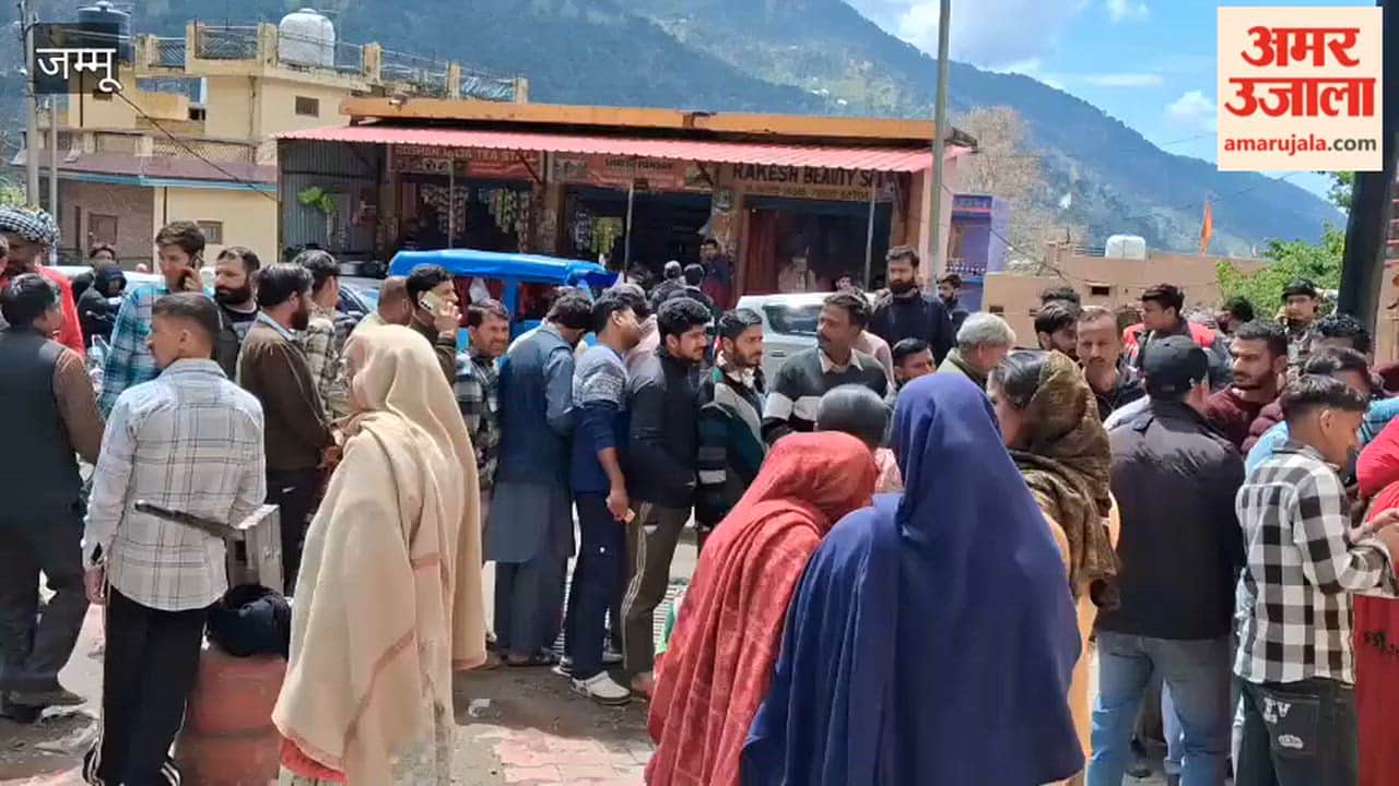 Demand for HP Gas Counter Intensifies in Chenani; People Wait in Long Queues