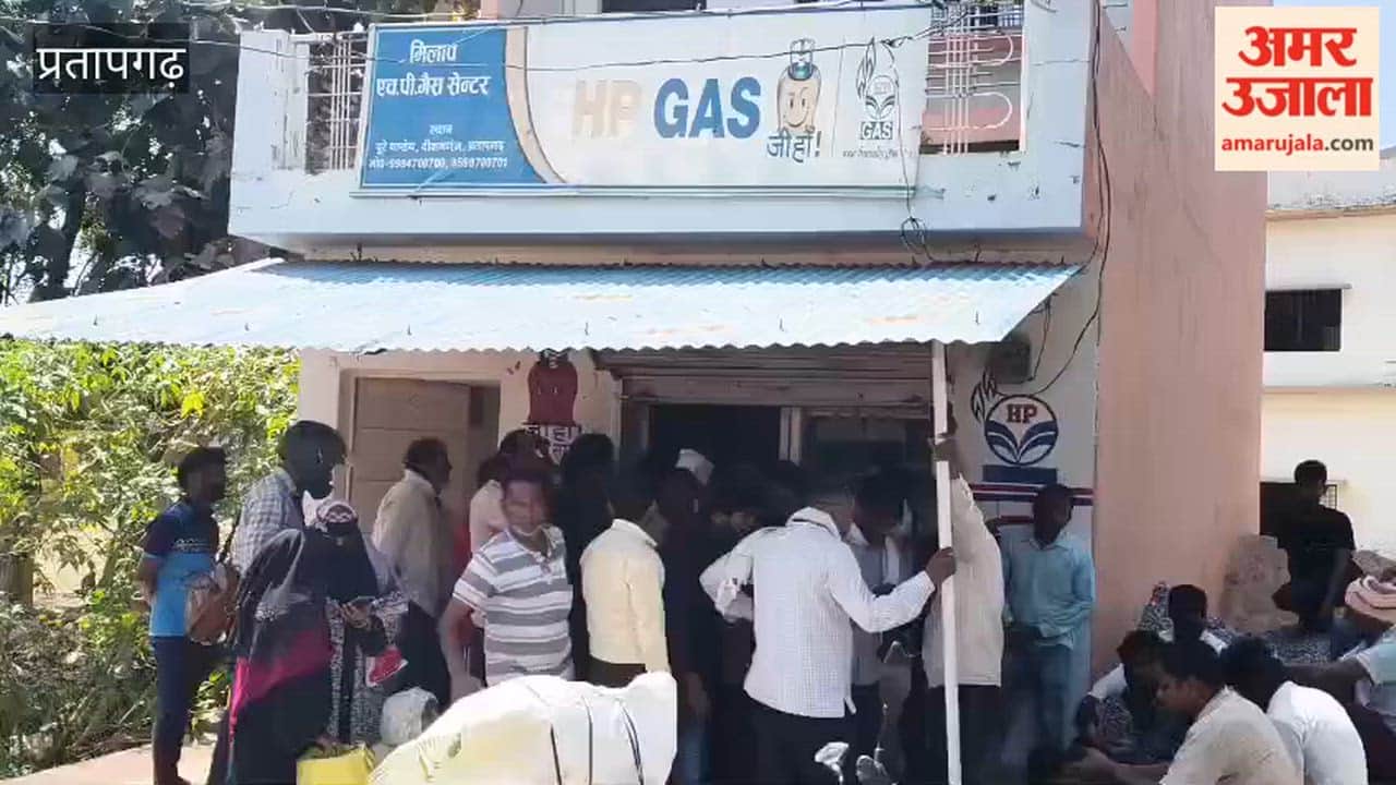 Crowds are gathering for gas booking and KYC, people are worried about the shortage of LPG cylinders.