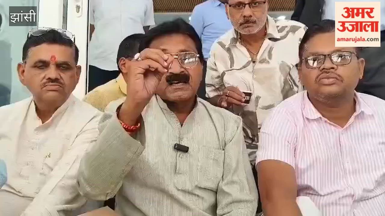 Dharna at JDA office, allegation of not giving details of action