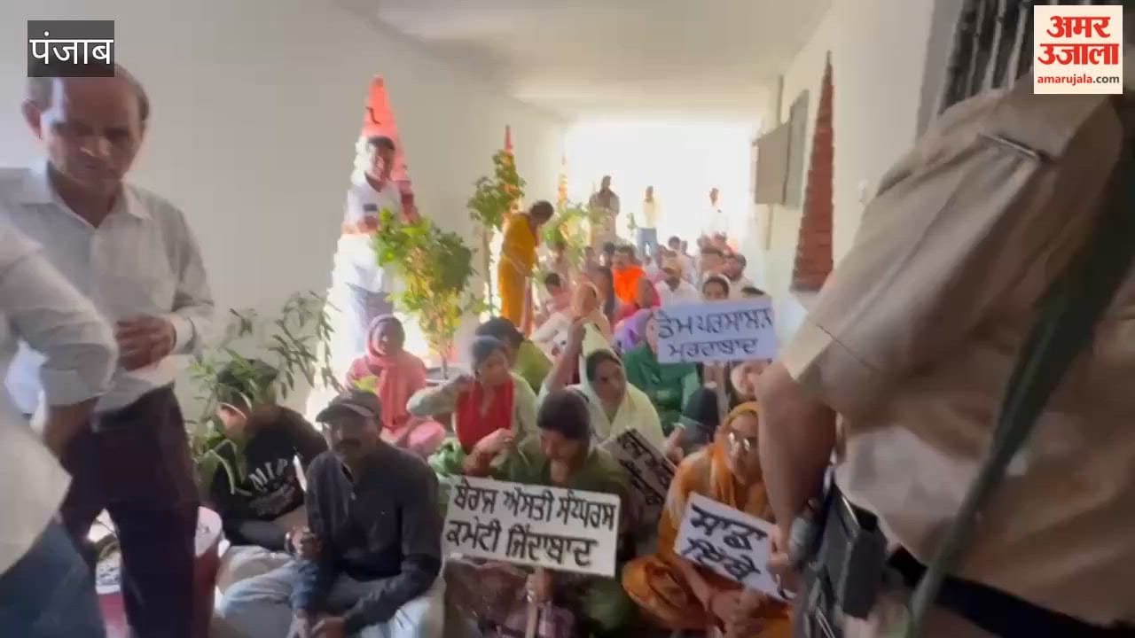 In Pathankot, members of the Shahpur Kandi Barrage Osti Sangharsh Committee surrounded the Chief Engineer's office to raise their demands.