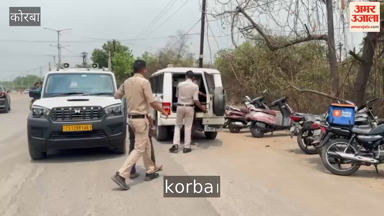 Car Driven by Three Drunken Youths Crashes into Mobile Shop Shop Suffers Extensive Damage in Korba