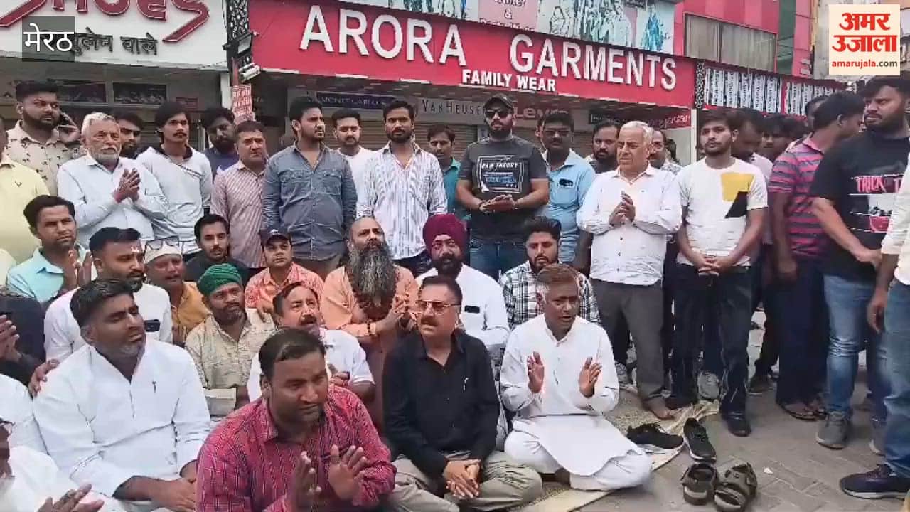 Central Market Sealing: Trader Suffers Heart Attack; Action Halted for an Hour; Several Traders Staging a Sit-in Chant 'Ram-Nam'
