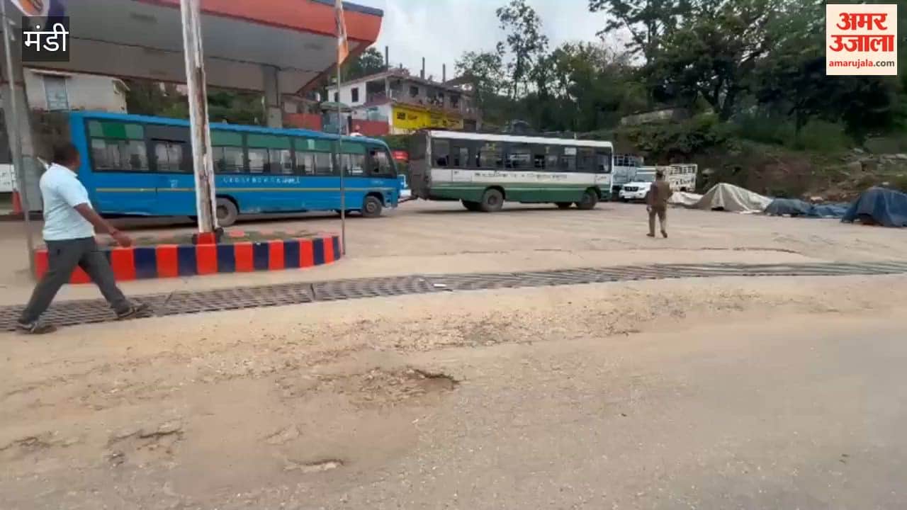 Mandi Broken-down HRTC bus removed from Ladbharol Bus Stand after three days; people find major relief from traffic congestion
