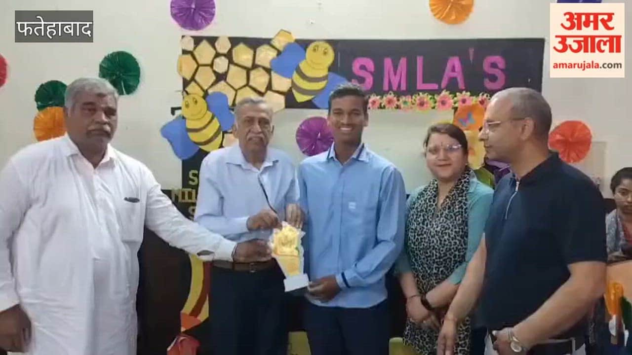Kamal from Bhatia Nagar in Tohana, Fatehabad, was honored at his school following his selection for the Haryana cricket team