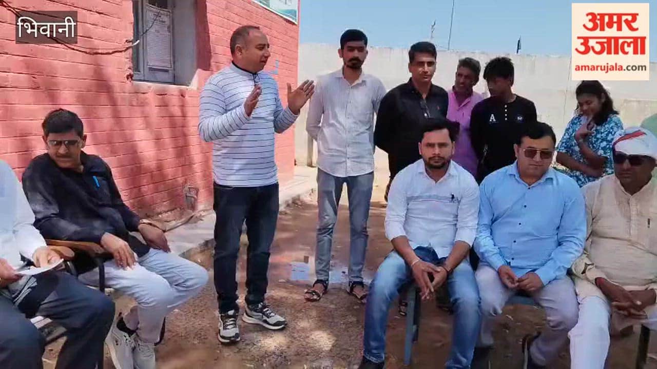 Under the PM Surya Ghar Scheme, subsidy cheques worth ₹3.41 lakh were distributed to 8 consumers in Loharu.