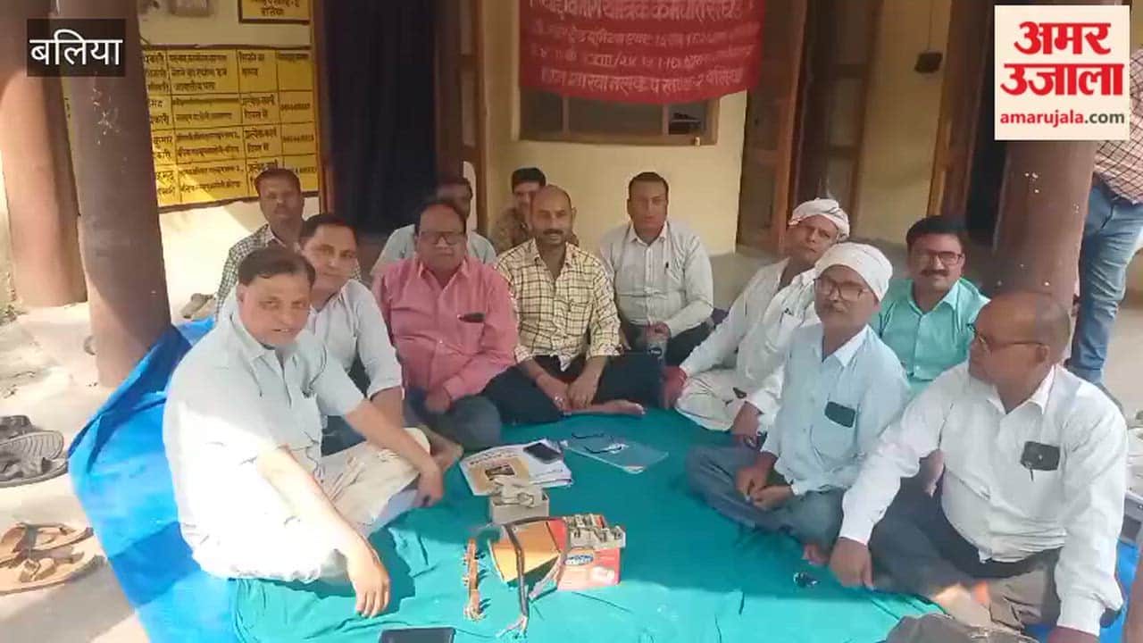 Employees Stage Sit-in in Ballia Over 11-Point Charter of Demands