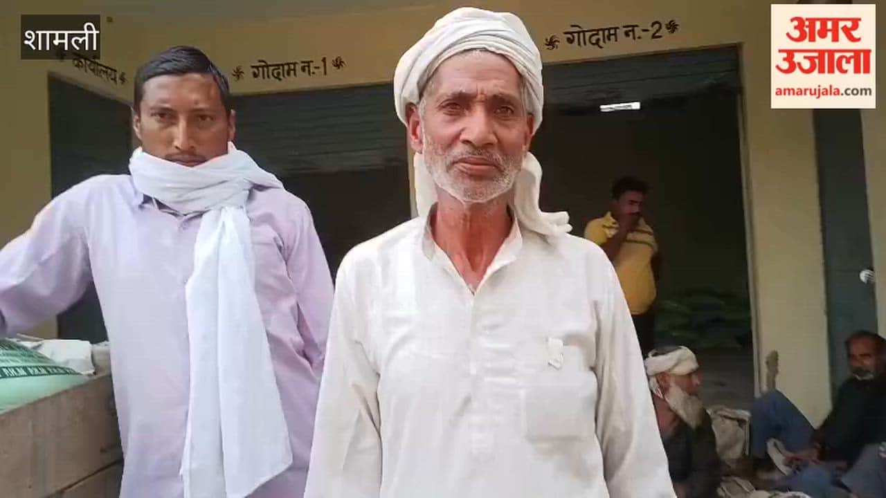 Shamli: Farmers stood at the purchasing center with wheat, weighing could not be done due to chaos
