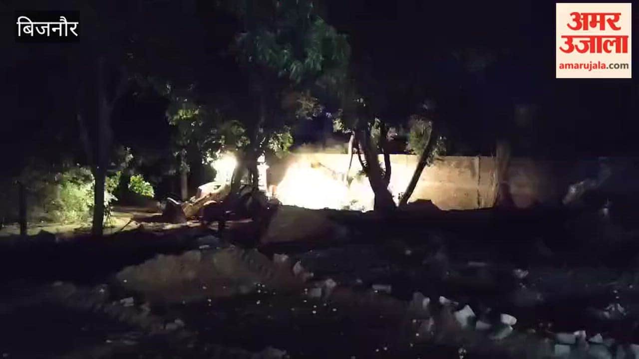 Bijnor: Tomb demolished for not showing papers, joint action of NHAI and administration