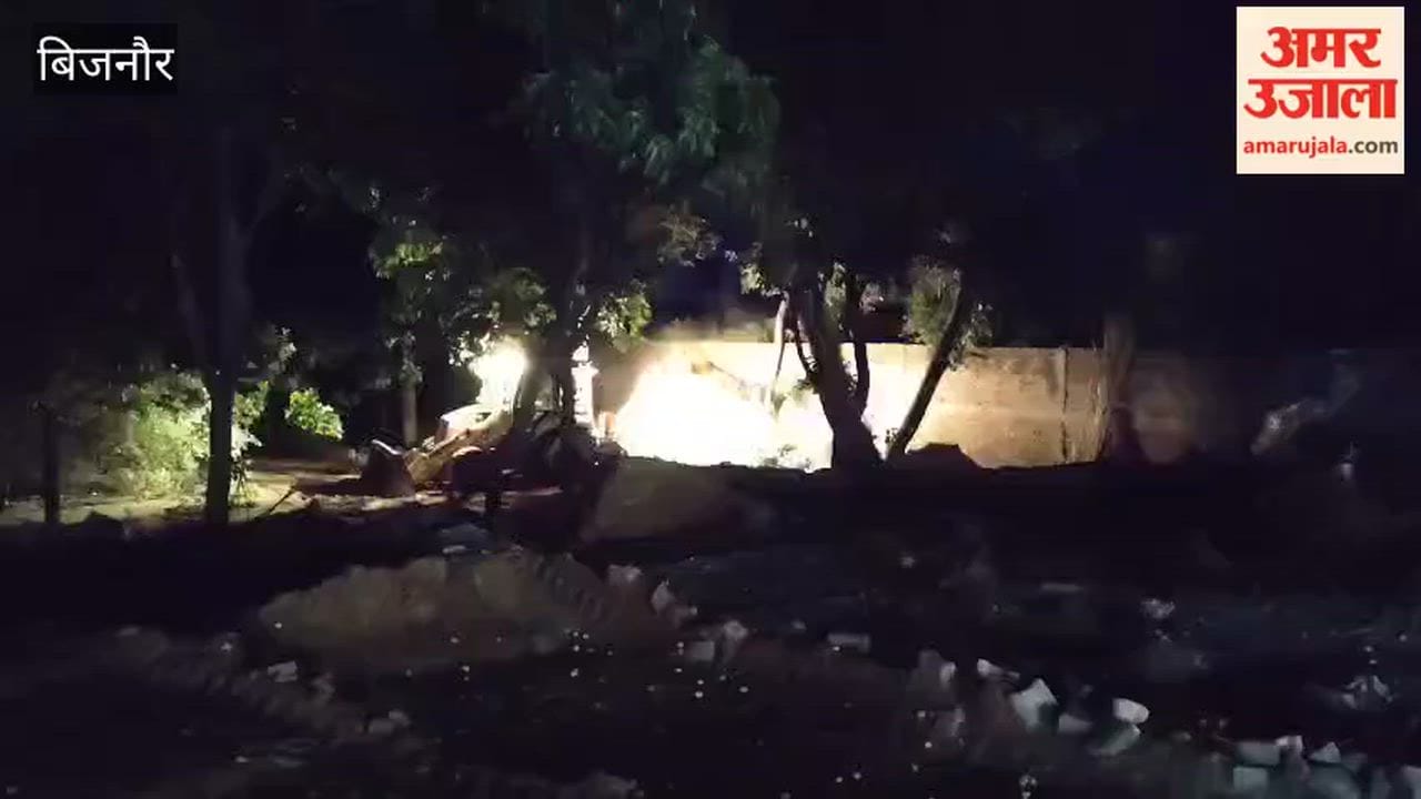 Bijnor: Tomb demolished for not showing papers, joint action of NHAI and administration