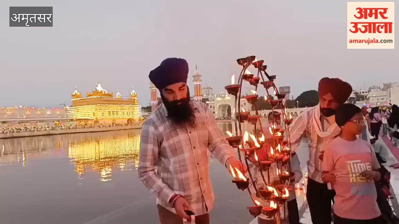 Sri Harmandir Sahib illuminated with rows of lamps on the Prakash Gurpurab of Guru Arjan Dev Ji.