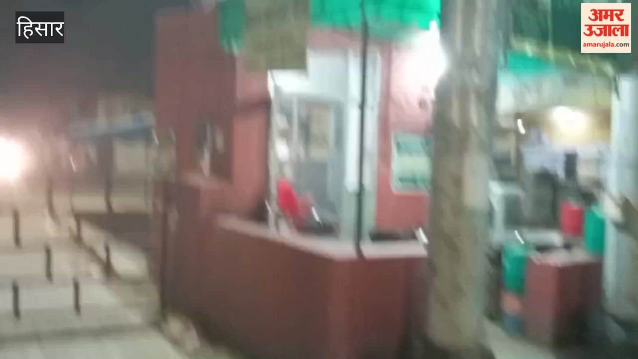 Staff deployed at Hisar Grain Market during the night; wheat arrivals halted due to atmospheric moisture.